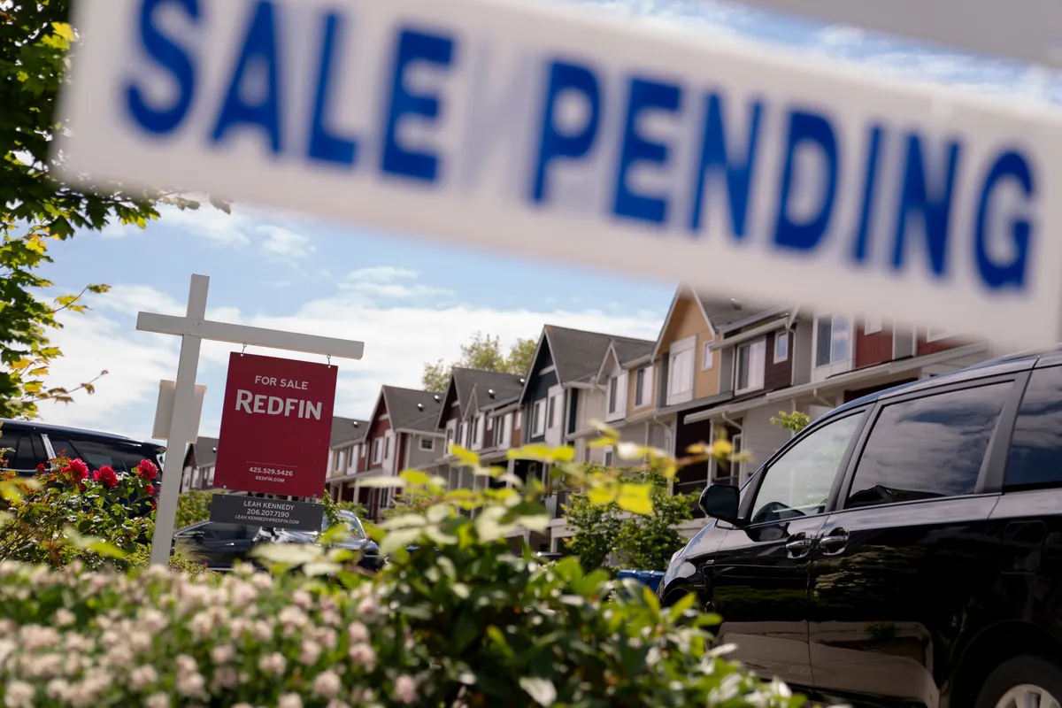 Homebuyers Hit Pause: Pending Sales Slip as Contract Cancellations Surge