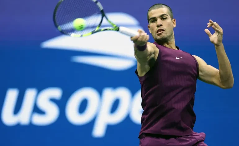 Alcaraz powers through as Djokovic battles back at US Open