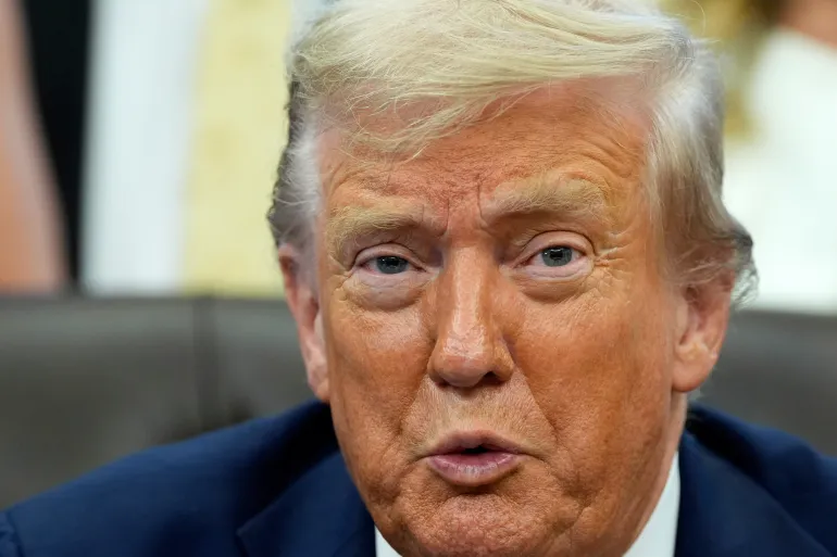 US Threatens to Cut Federal Funds Over English Requirement for Truckers