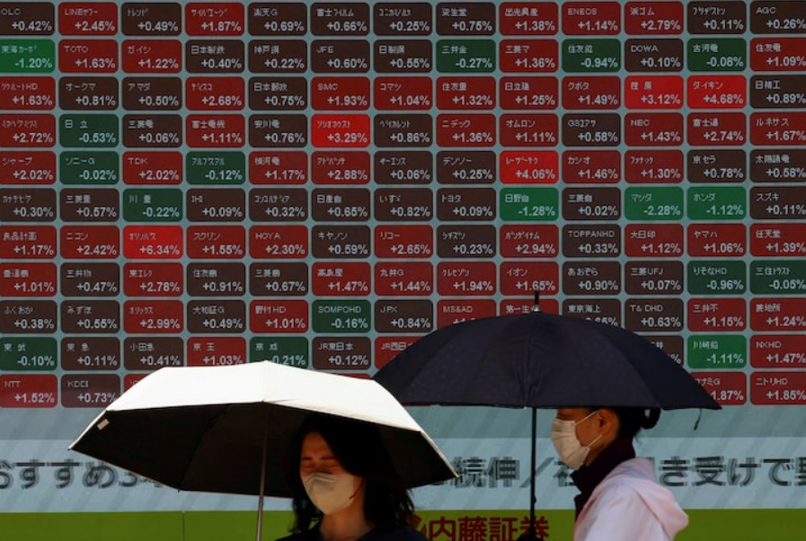Markets Rattle as Trump Tariffs Shake Asia: Worst Week Since April for Stocks