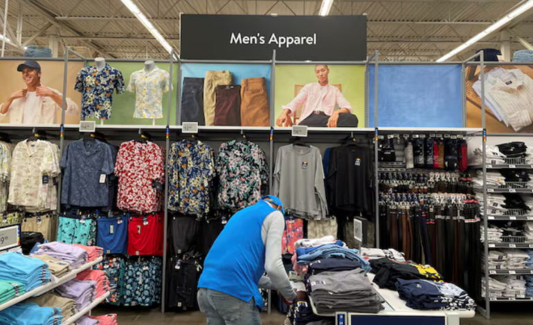 Walmart Expands Grocery Discounts for 1.6 Million Workers as Tariff Jitters Grow