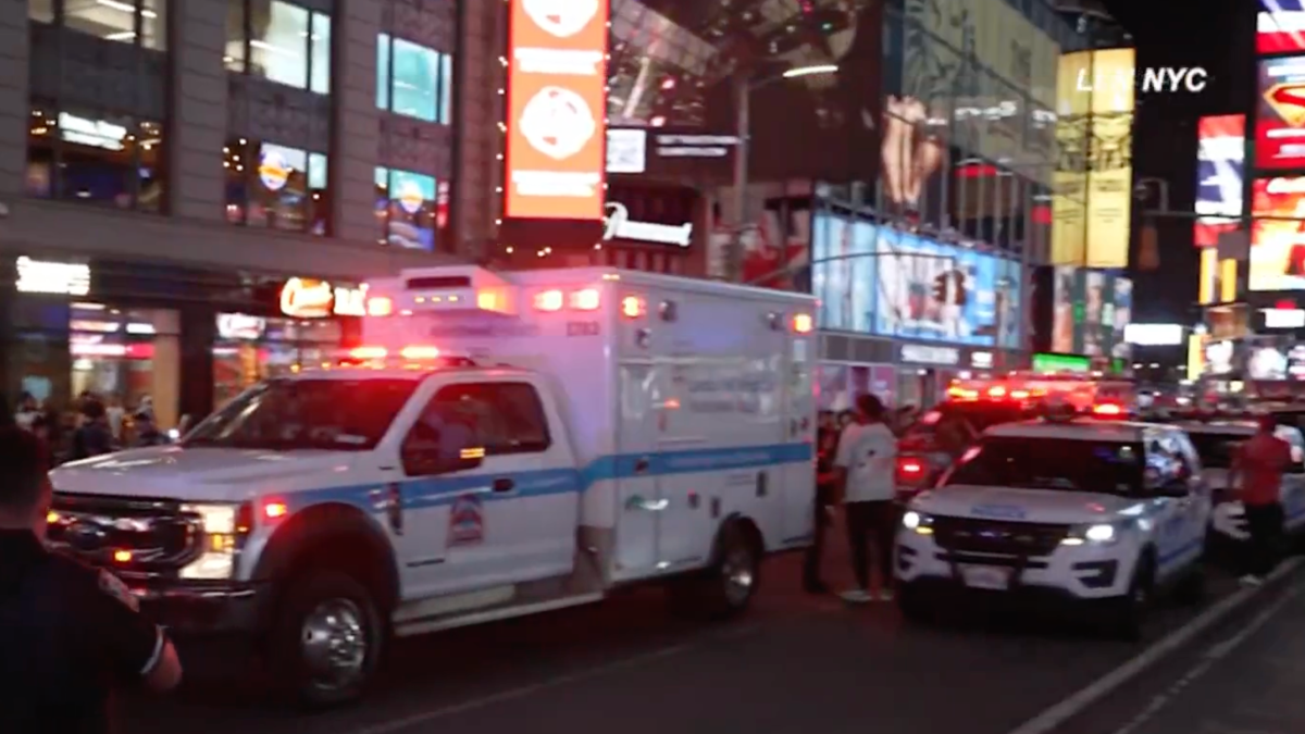 Three Injured in Times Square Shooting, Suspect in Custody