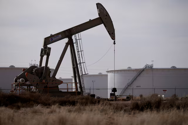 Oil Slips as Traders Eye Trump-Putin Summit and China’s Demand Woes