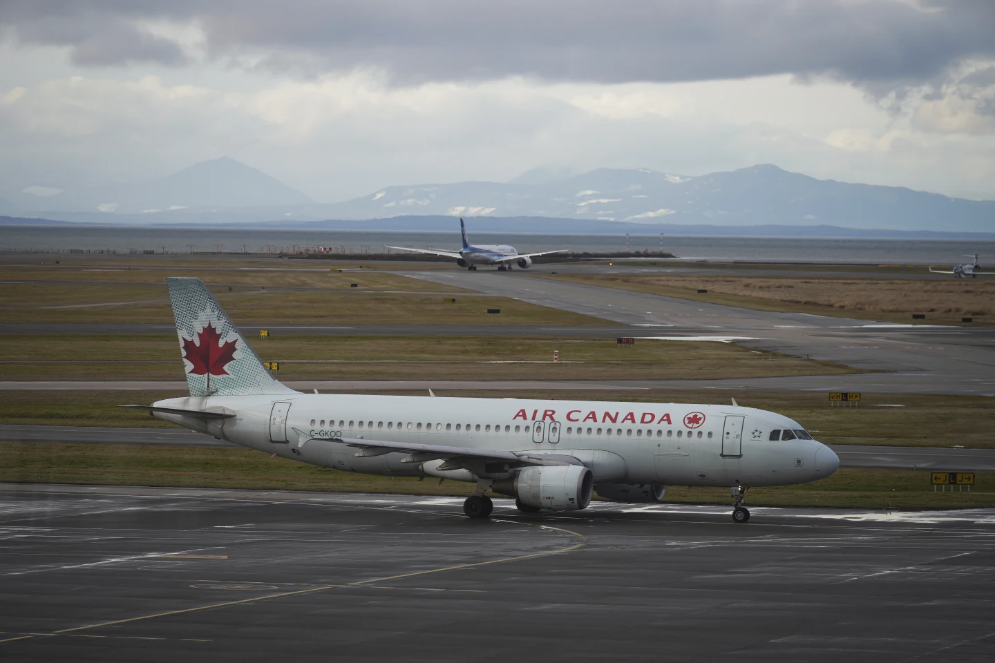 Air Canada Prepares Full Shutdown as Flight Attendants Threaten Strike