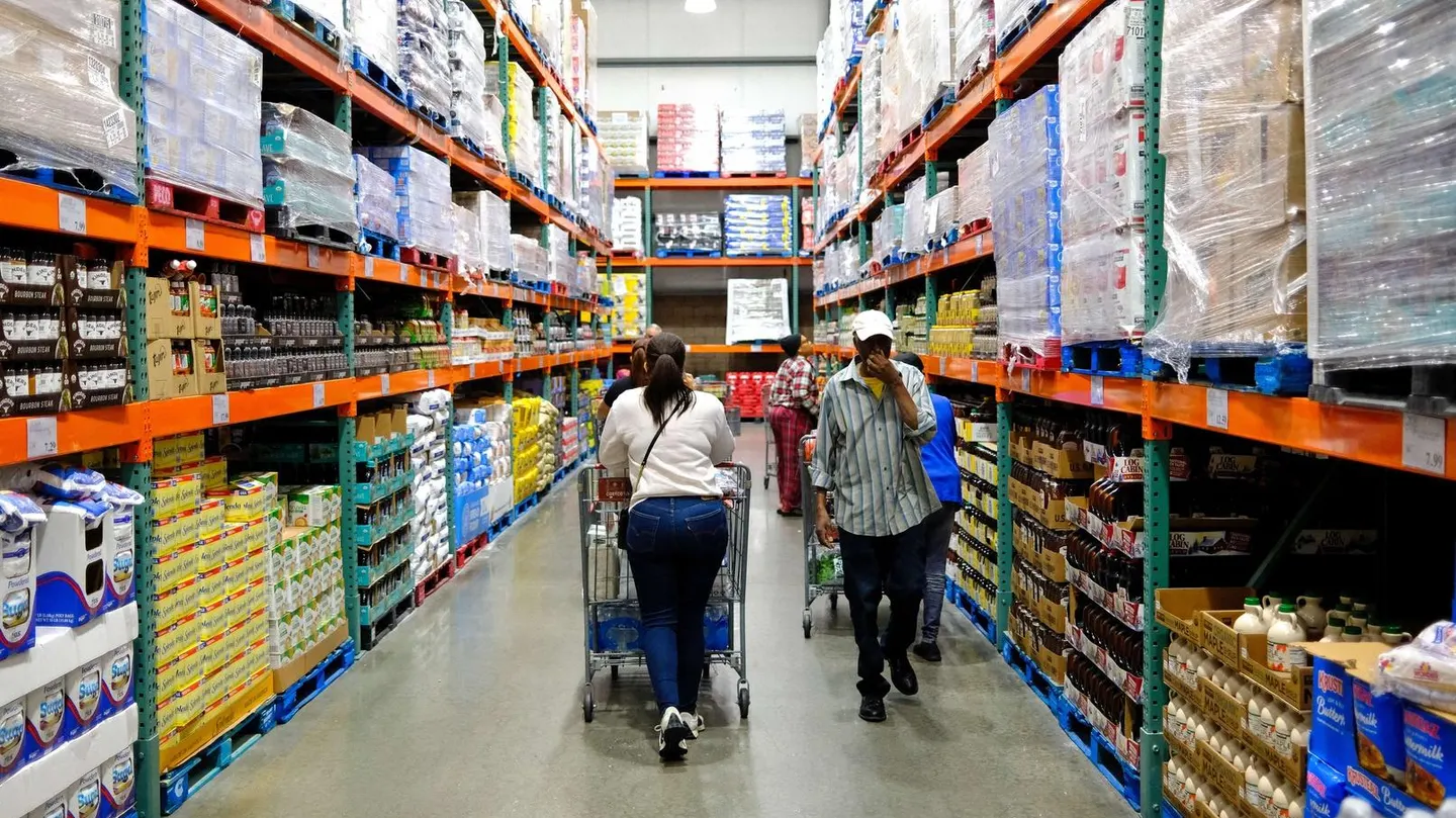 Americans Are Grumpy About the Economy Again: Confidence Sinks as Prices Bite and Jobs Cool
