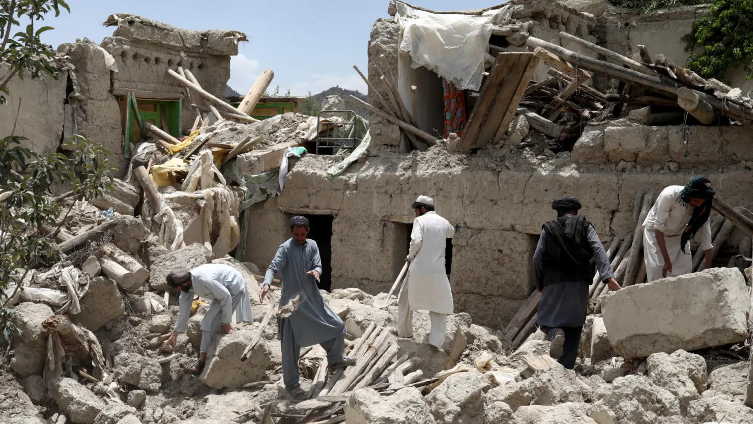 Midnight Quake Devastates Eastern Afghanistan: 800+ Dead, 2,800 Injured
