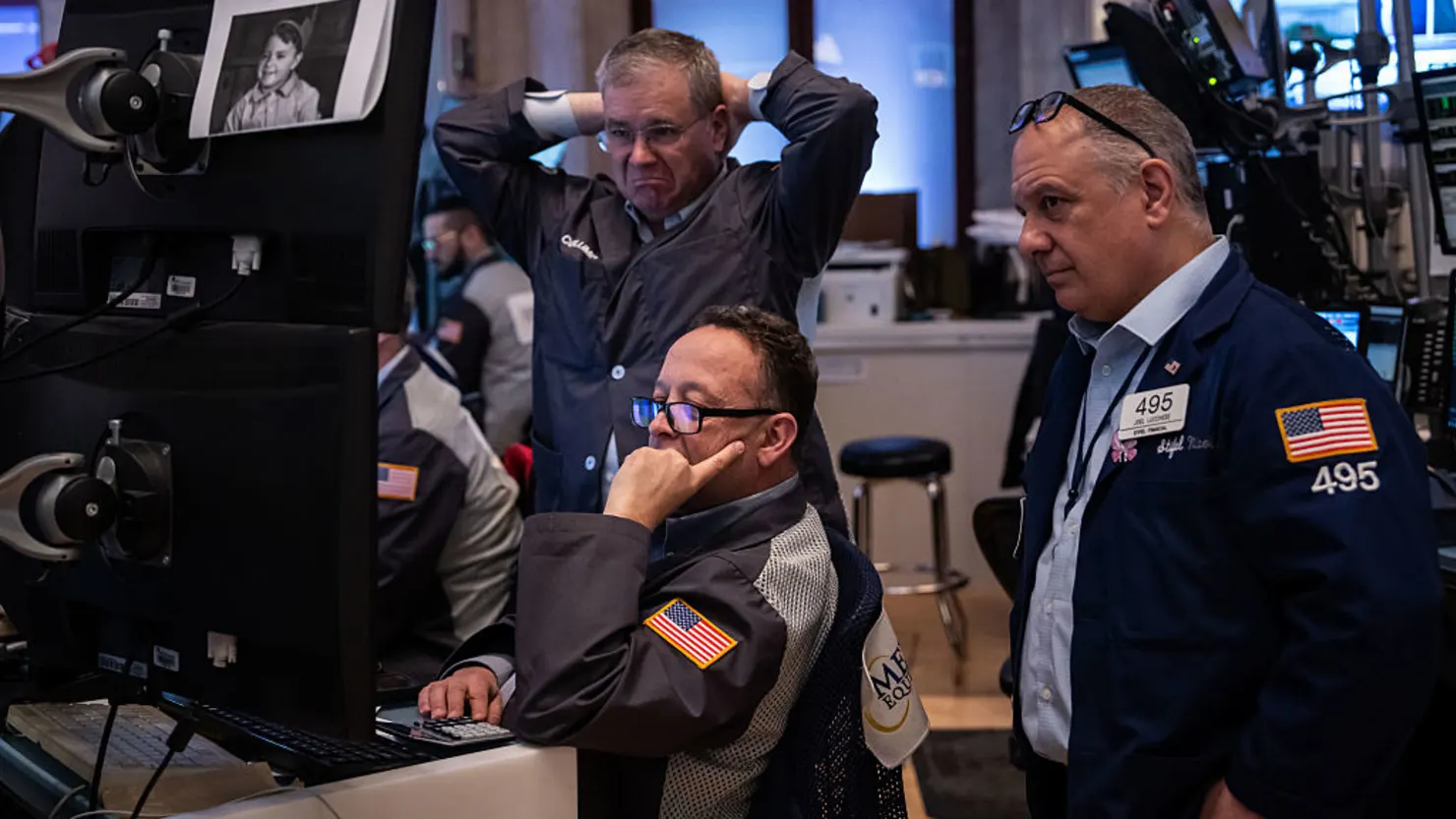 Stocks Stumble Into September as Tariff Turmoil Sends Yields Toward 5%
