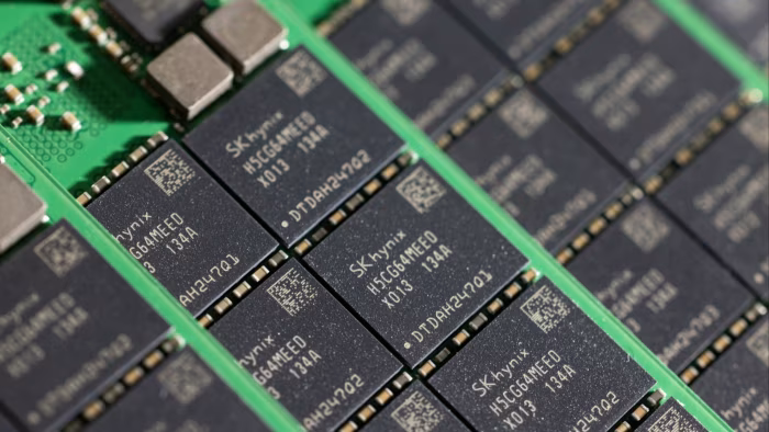 Samsung and SK Hynix Shares Sink After US Tightens China Chip Rules