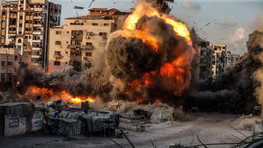 Israeli armor closes in on Gaza City. Hamas braces for a block-by-block fight.