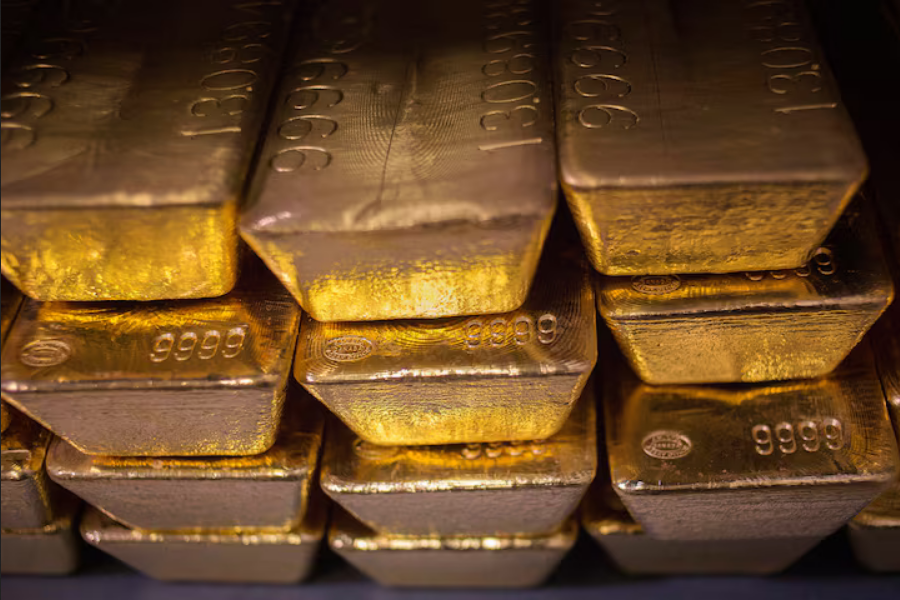 Gold Flirts With a Record as Rate-Cut Hopes Surge; Silver Smashes $40 for the First Time Since 2011