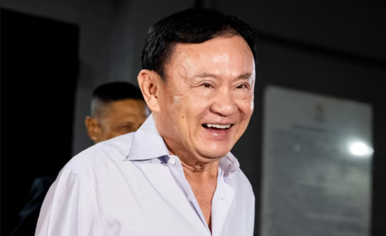 Thaksin Jets Off to Dubai Days Before Court Date, Promises He’ll Be Back