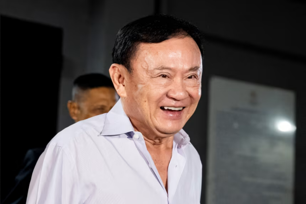 Thaksin Jets Off to Dubai Days Before Court Date, Promises He’ll Be Back