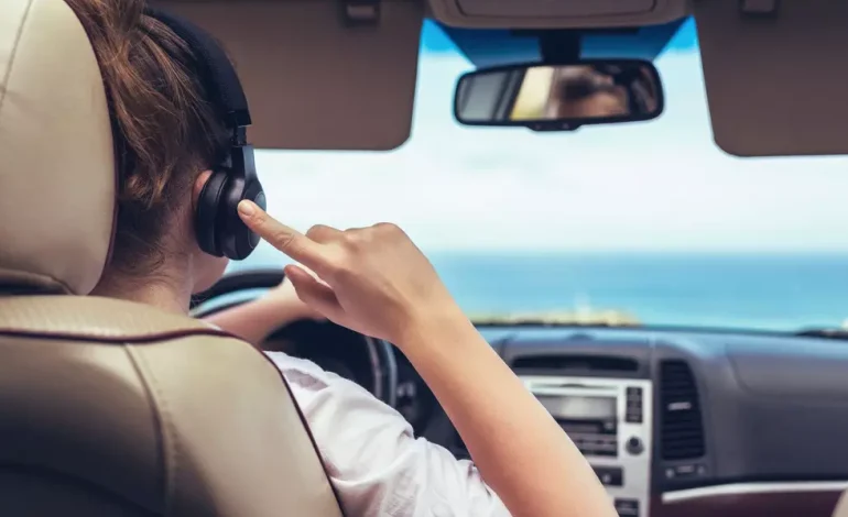 Headphones at the Wheel in Wyoming: Legal — but not exactly smart