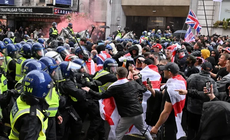 Starmer Vows UK Will ‘Never Surrender’ to Far-Right Violence After London Rally Turns Ugly