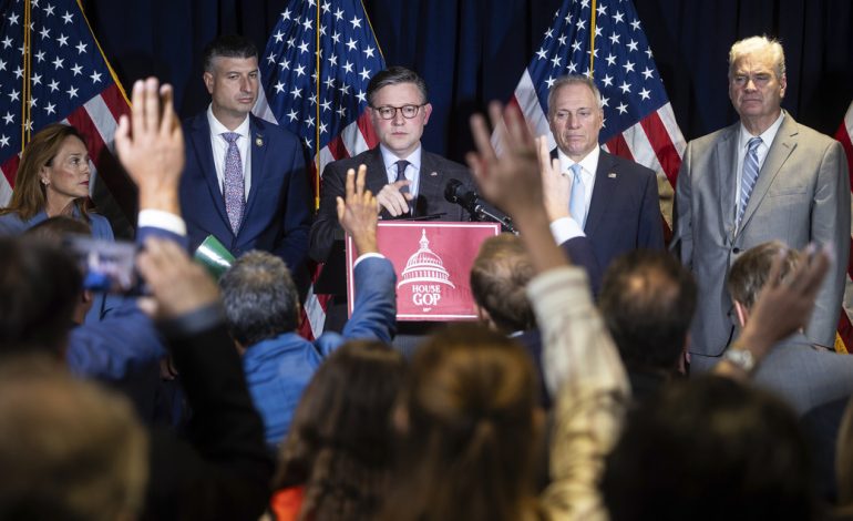 ‘Keep it clean’: Republicans press Trump not to blow up shutdown talks