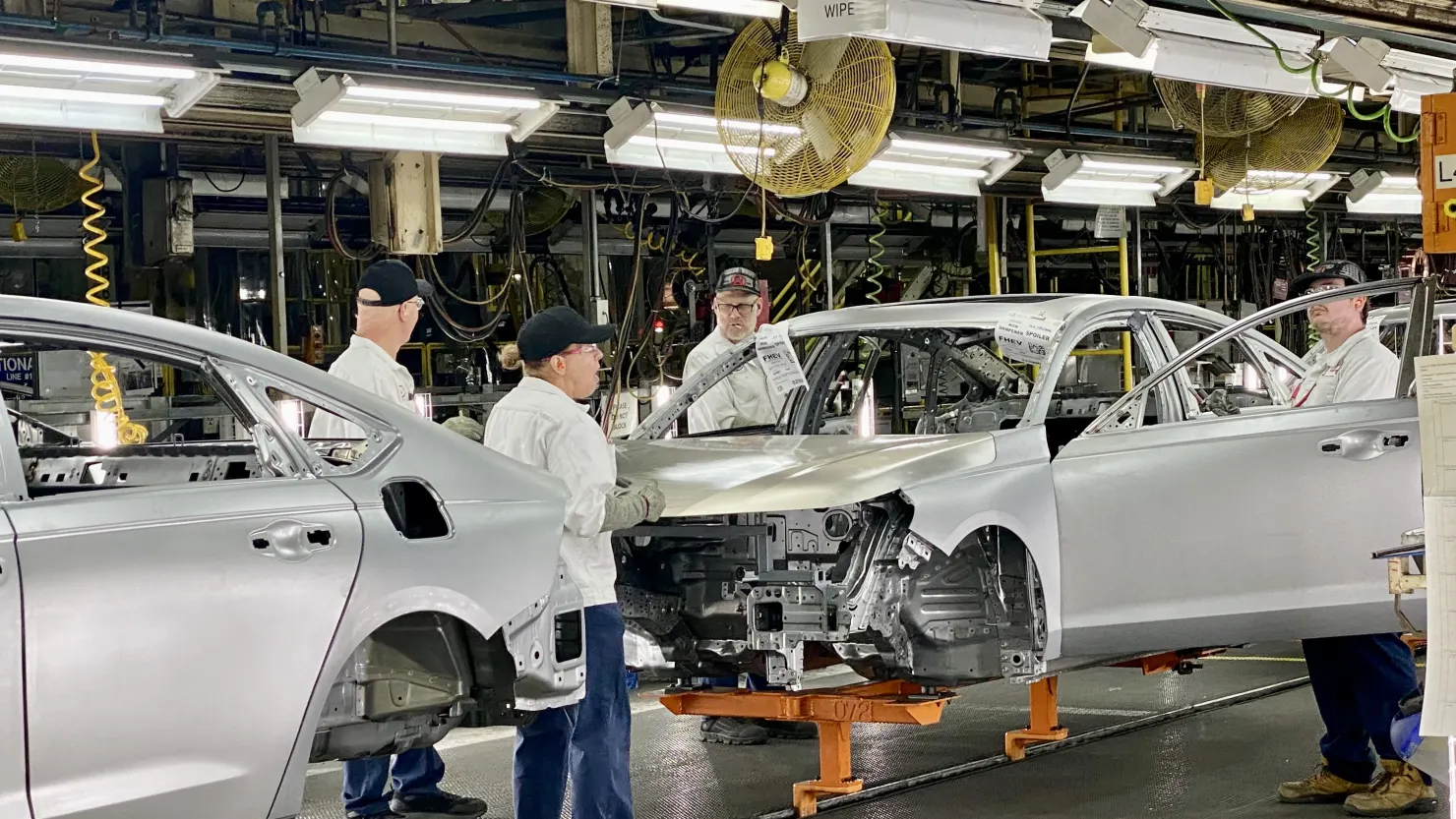Carmakers Go Full “War Room” as Nexperia Chip Standoff Threatens Assembly Lines