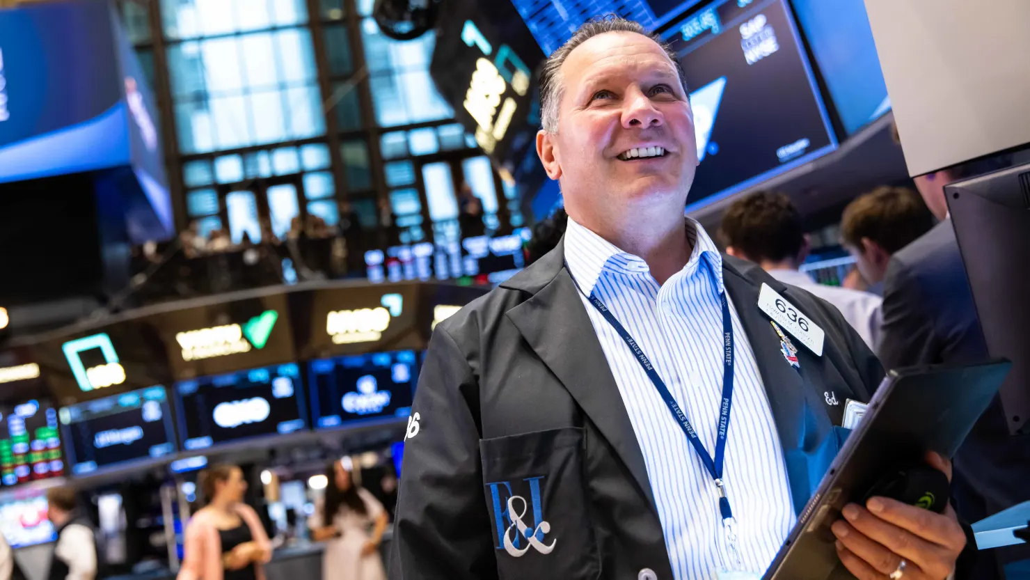 Weekly win, wobbly finish: Tech fade cools S&P’s record run