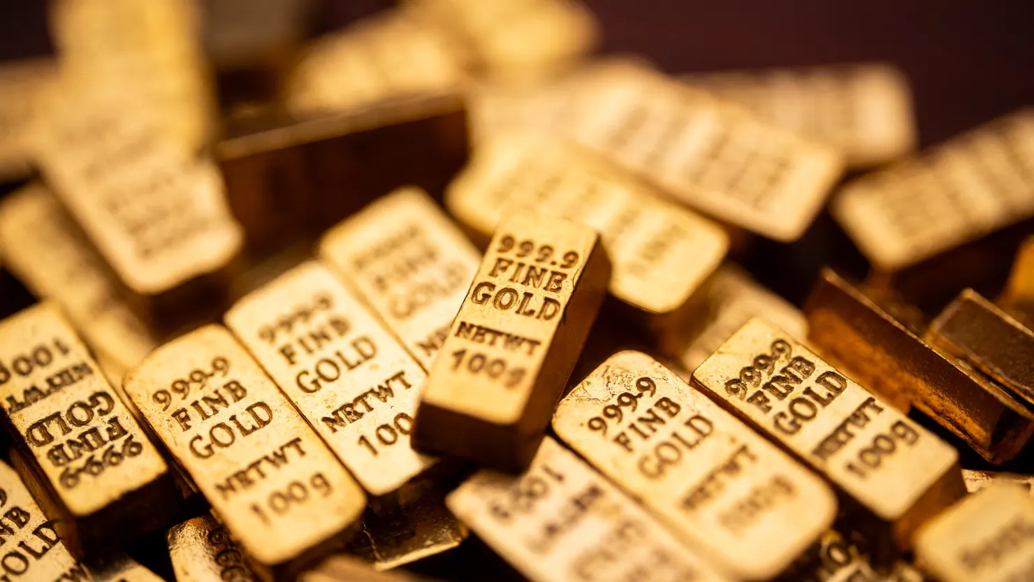 Gold Blasts Through $4,000. Here’s Why Everyone’s Piling In