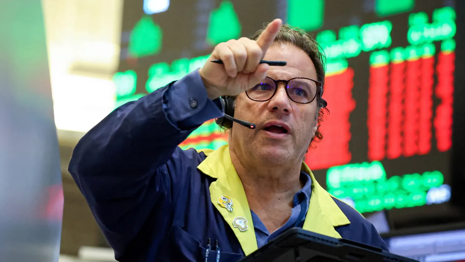Wall Street wobbles at record highs as shutdown drags into Day 2
