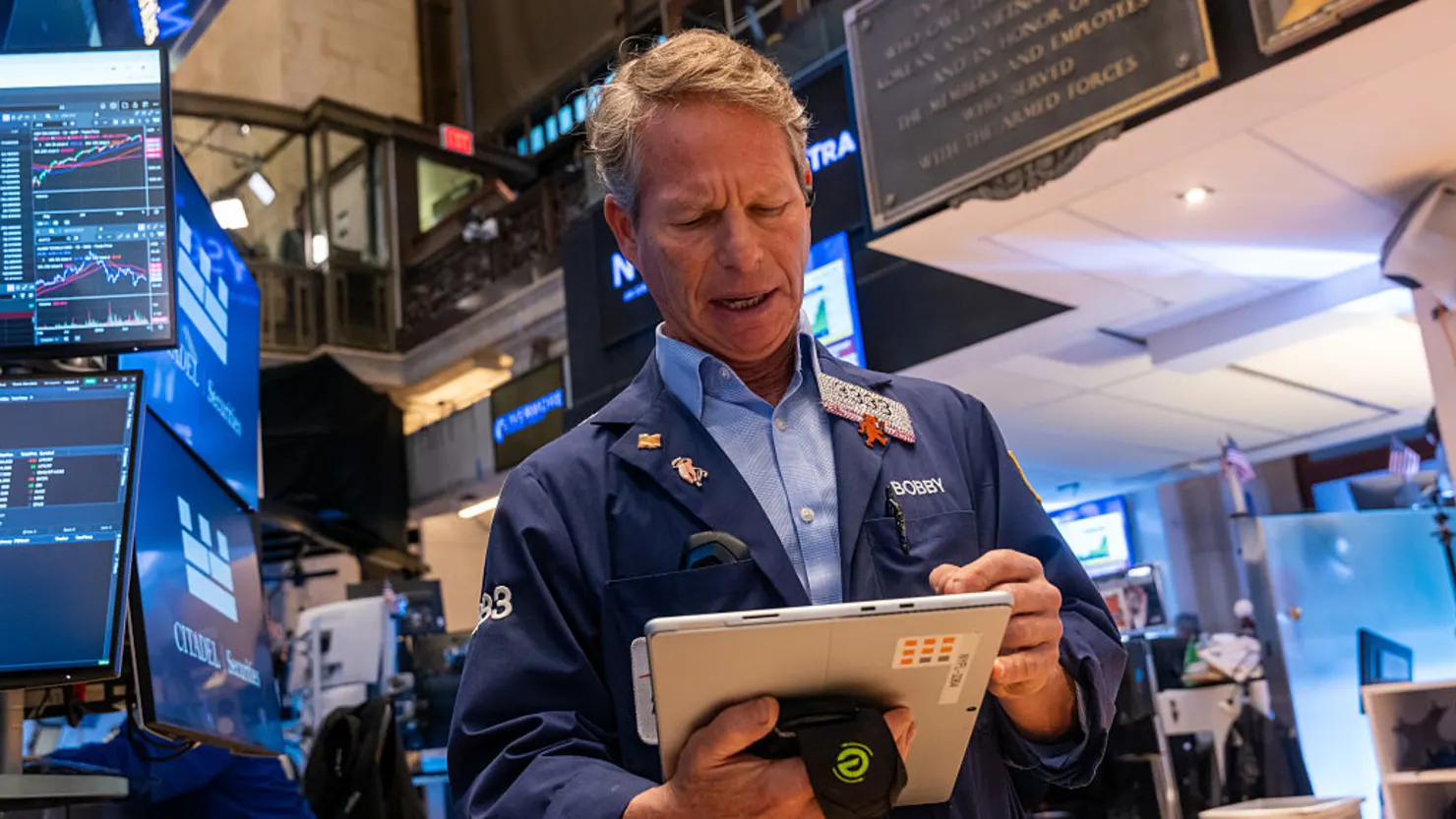 Wall Street Shrugs Off China Jitters as Big Banks Power a Rally