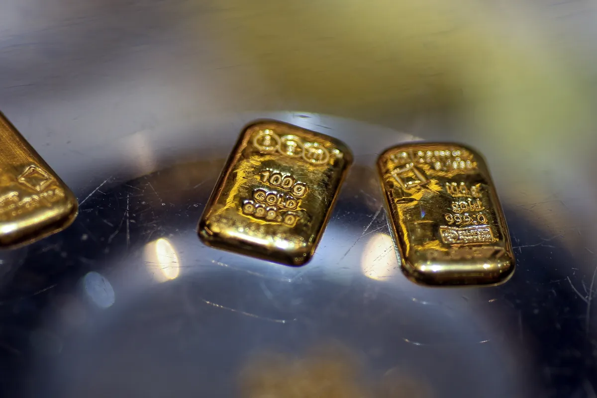 Gold Pops as Rate-Cut Bets Grow and Jitters Linger Ahead of US–China Talks