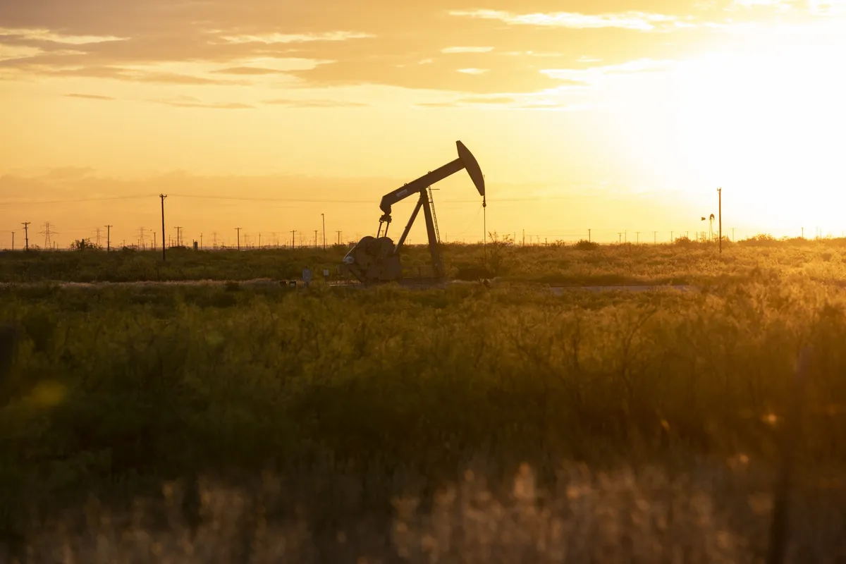 Oil dips as traders question how much a US–China “deal” really helps demand