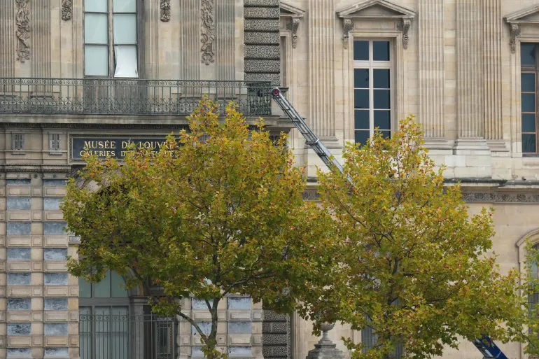 Thieves Pull Off Four-Minute Jewellery Heist at Paris’s Louvre Museum
