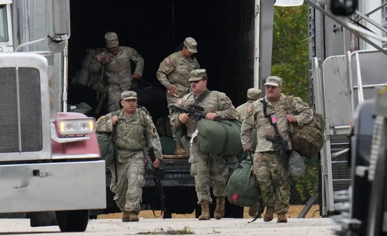 Trump Sends Troops to Illinois, Calls for Jailing Democratic Leaders Over Deportation Standoff