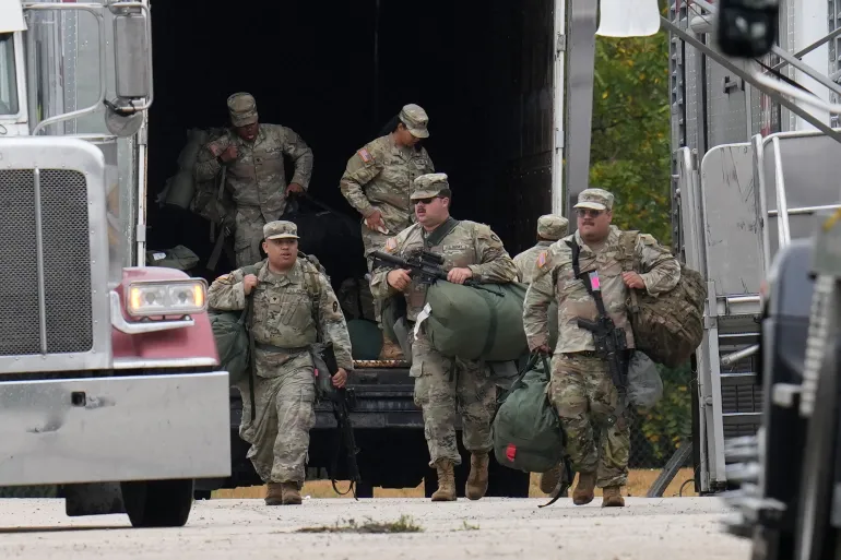 Trump Sends Troops to Illinois, Calls for Jailing Democratic Leaders Over Deportation Standoff
