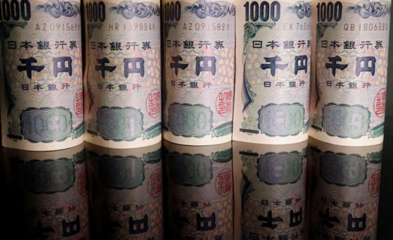 Dollar Wobbles as Japan Politics, Credit Jitters and Trade Tensions Jostle FX