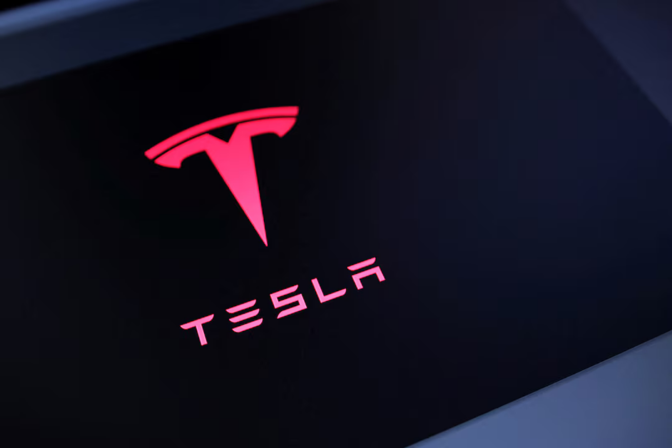 Tax-credit Sprint Juices Tesla’s Q3, but the Real Test is What Comes Next