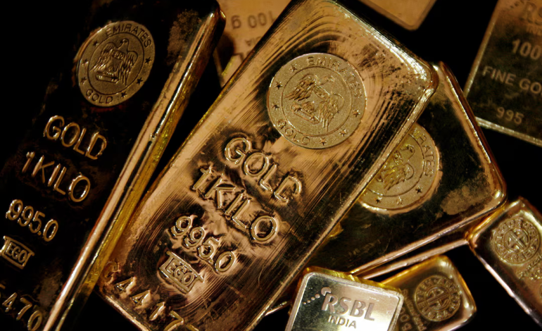 Gold Slips as China-US Deal Talk Lures Money Back to Stocks