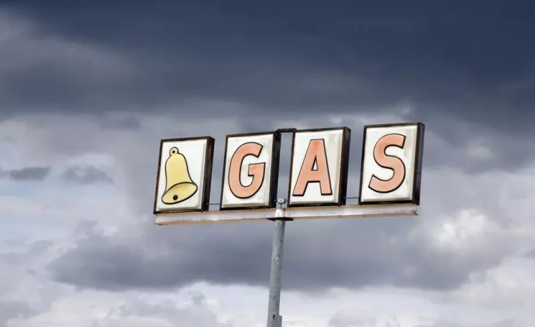 Wyoming Gas Slips Almost a Dime as National Average Dips Below $3