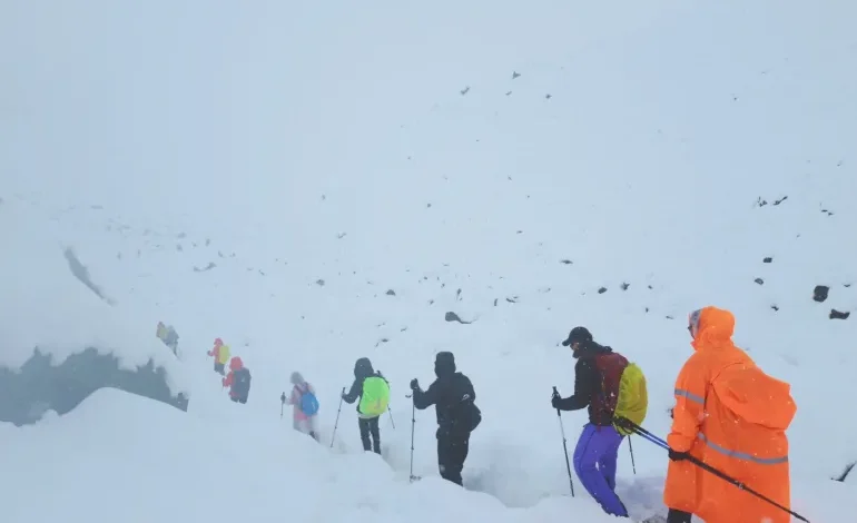 Hundreds Rescued After Sudden Blizzard Hits Everest’s Tibetan Route