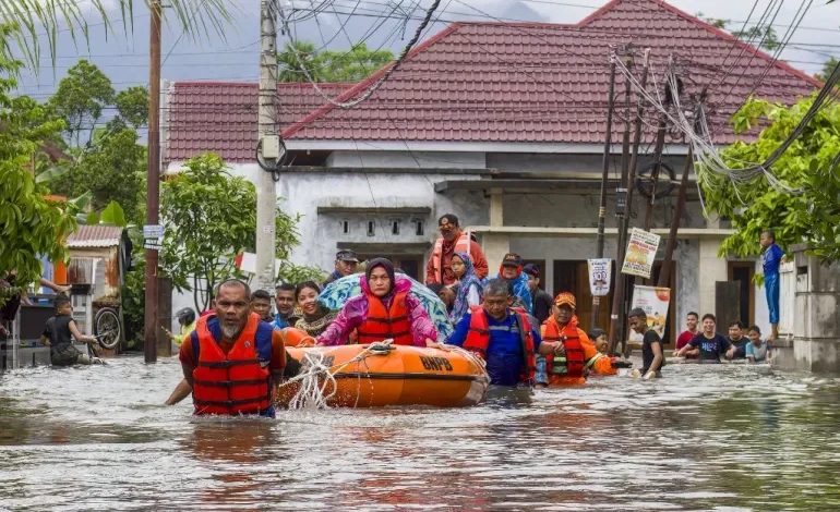 Monsoon floods rip through Sumatra, leaving at least 10 dead and dozens missing