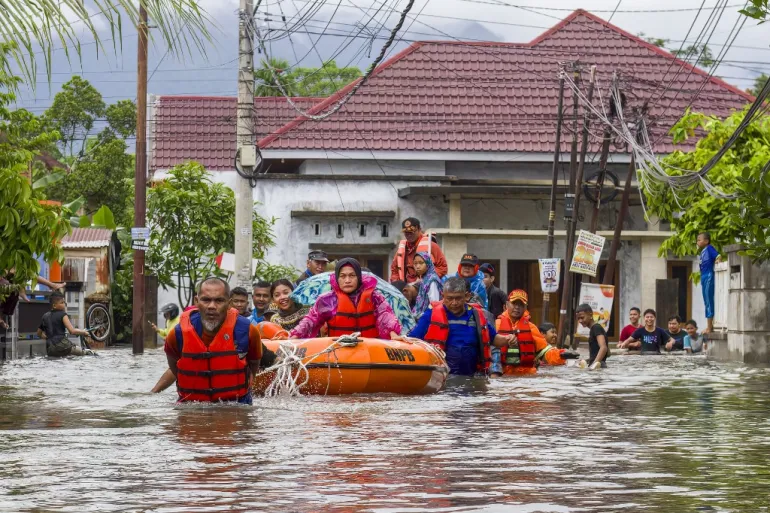 Monsoon floods rip through Sumatra, leaving at least 10 dead and dozens missing