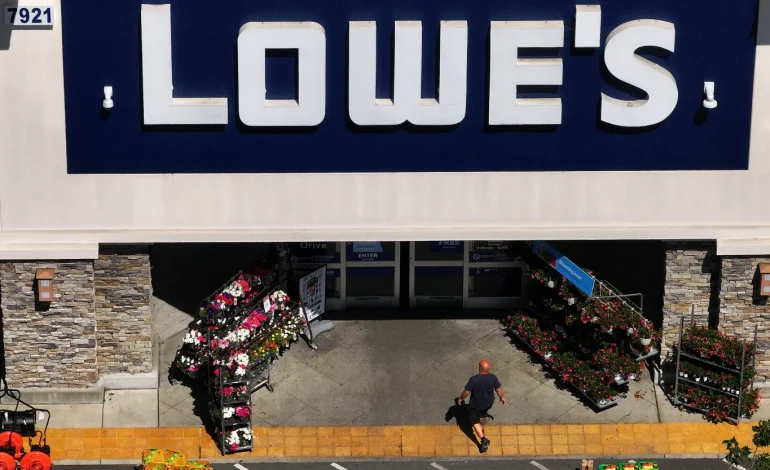Lowe’s Lifts Sales but Trims Profit Forecast as Shaky Economy Hits Big Projects