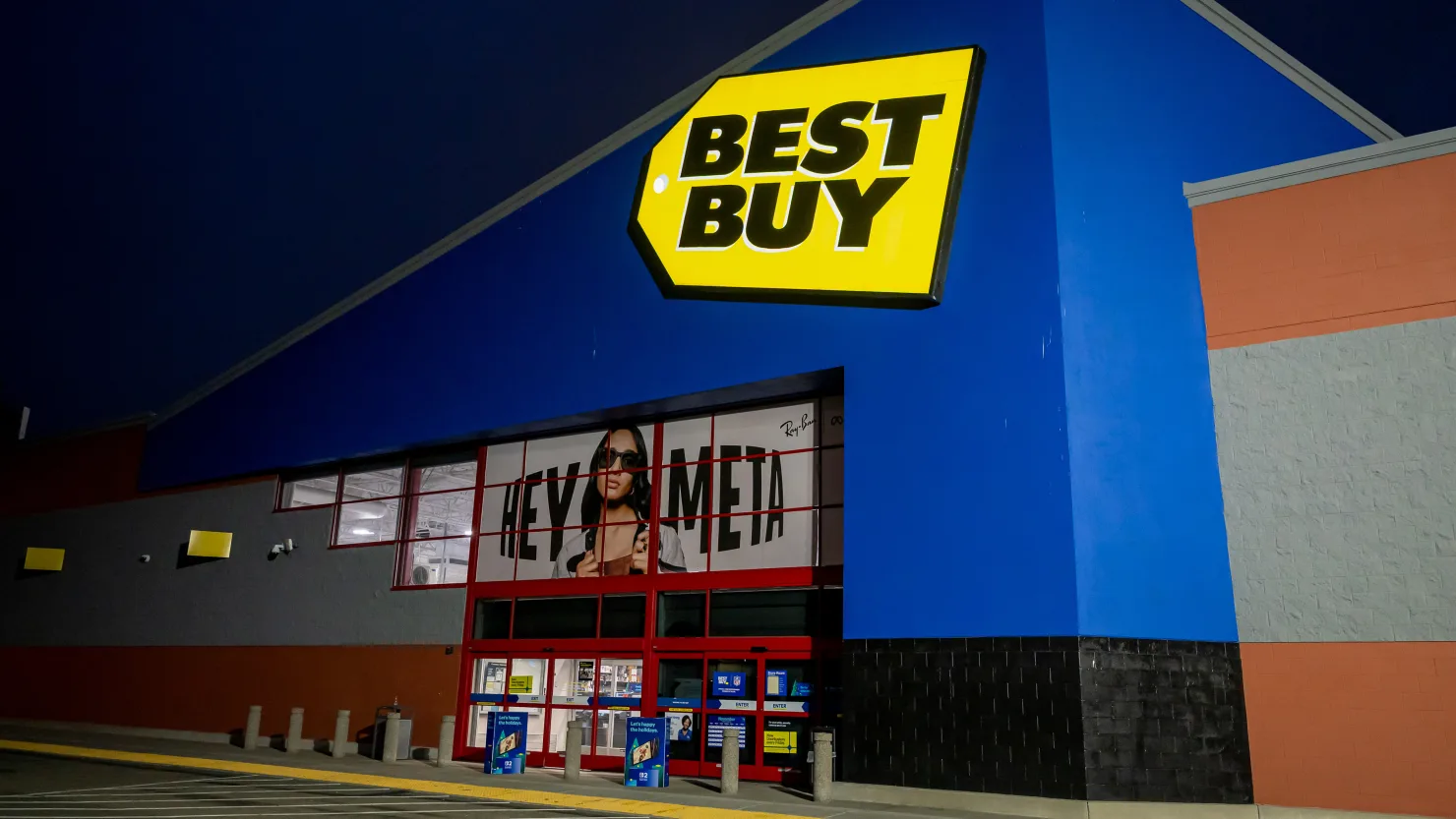 Best Buy Gets a Jolt as Shoppers Trade Up Their Tech