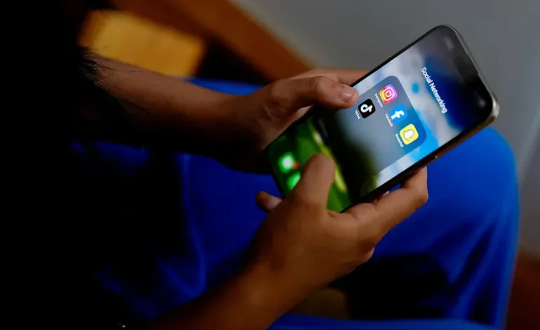 Australia expands social media ban for under-16s to Reddit and Kick