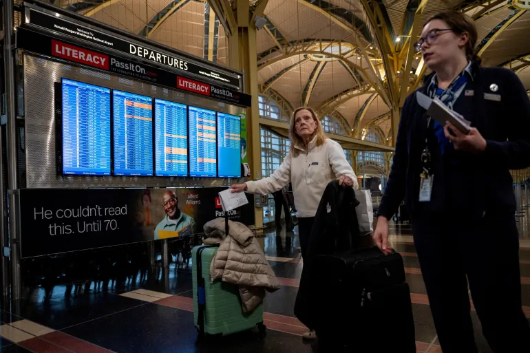 Delays Drag On as US Shutdown Chokes Air Travel