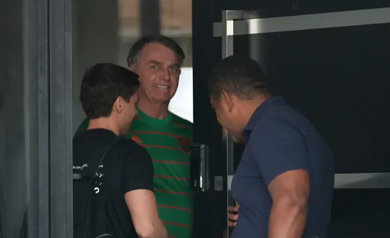 Brazil Supreme Court keeps Bolsonaro in federal police custody after ankle monitor violation