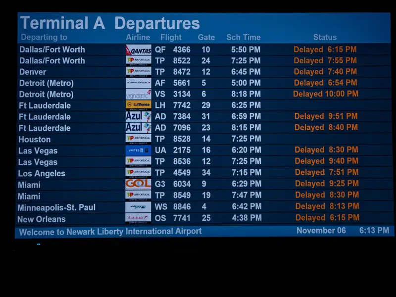 Nearly 900 Flights Axed as US Airports Limp Through Shutdown Fallout