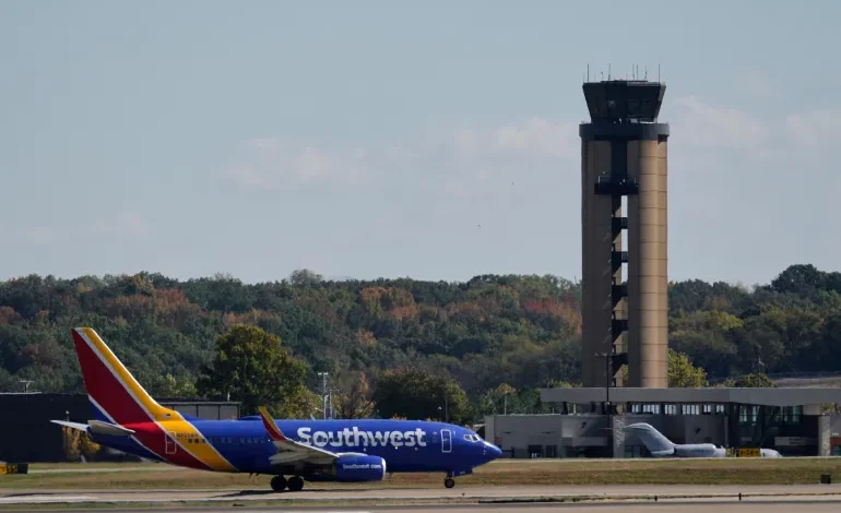 US cancels hundreds of flights as shutdown squeezes air traffic control