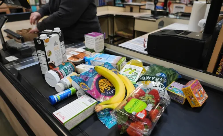 US Supreme Court Lets Trump Continue Blocking $4bn in Food Aid Amid Shutdown