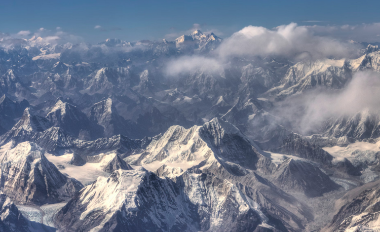 Deadly Avalanche on Nepal’s Yalung Ri kills 7, Injures 5 as Bad Weather Stalls Rescue