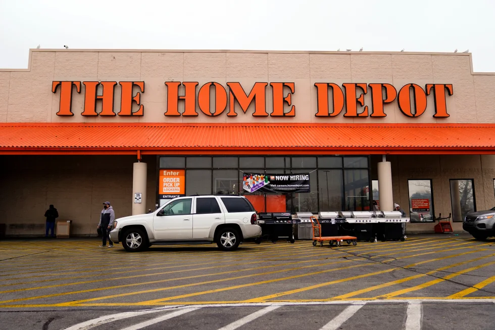 Home Depot Lowers Profit Forecast as Cautious Homeowners Put Renovations on Hold