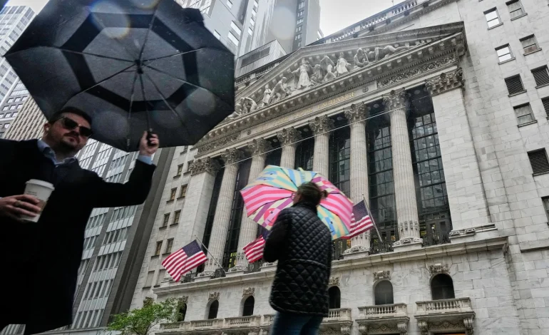 Tech Leads a Global Lift: Stocks, Futures Climb as Wall St. Stretches Its Winning Streak