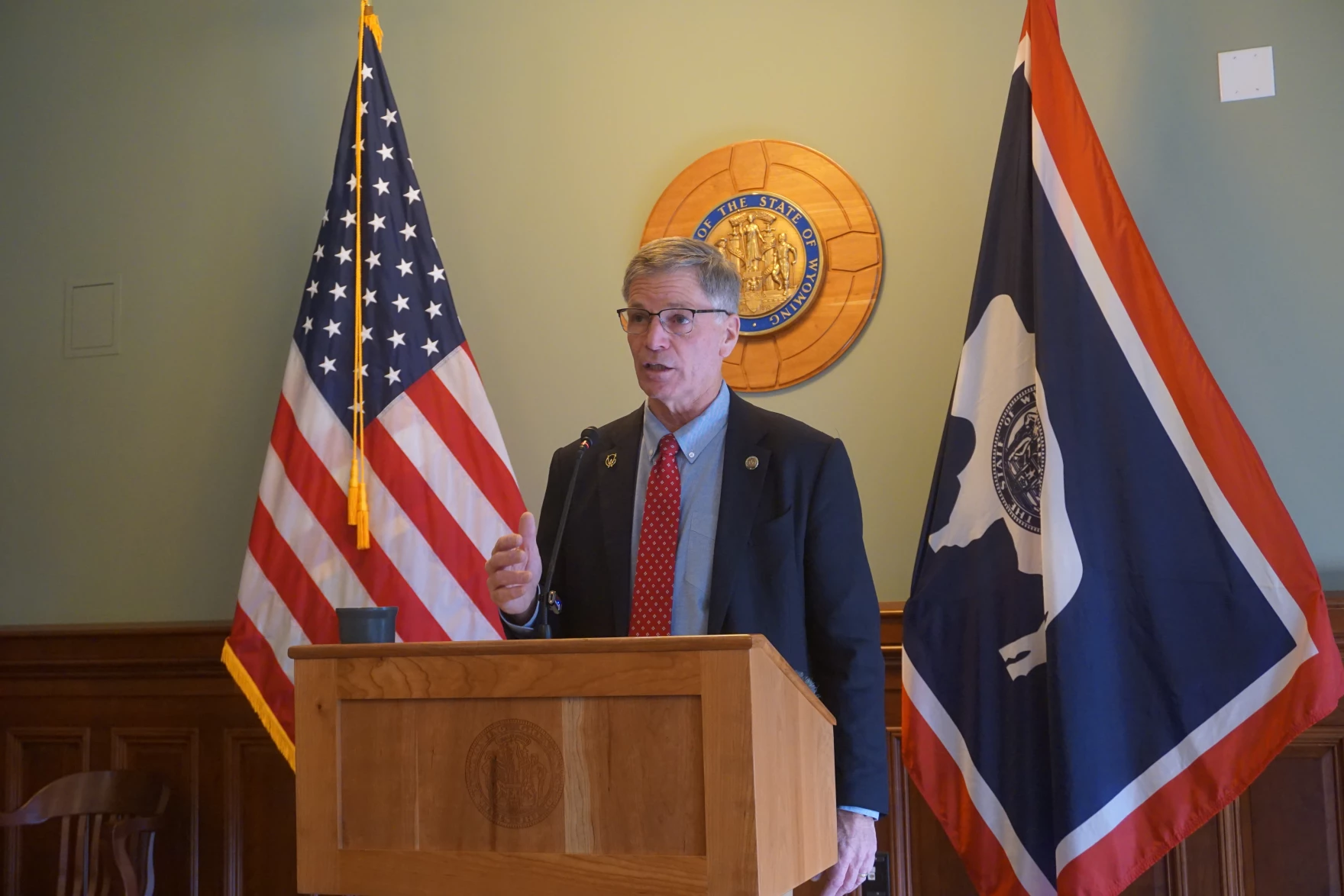 Gordon Rolls Out $11.13 Billion ‘Lean’ Budget, With Big Boost for Health Care and Savings