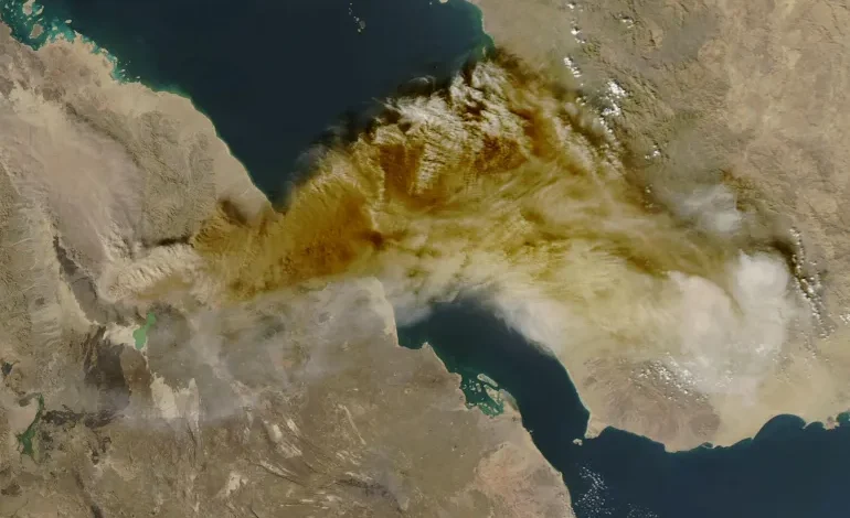 Ethiopia’s Hayli Gubbi volcano erupts after 12,000 years, ash clouds drift across Red Sea