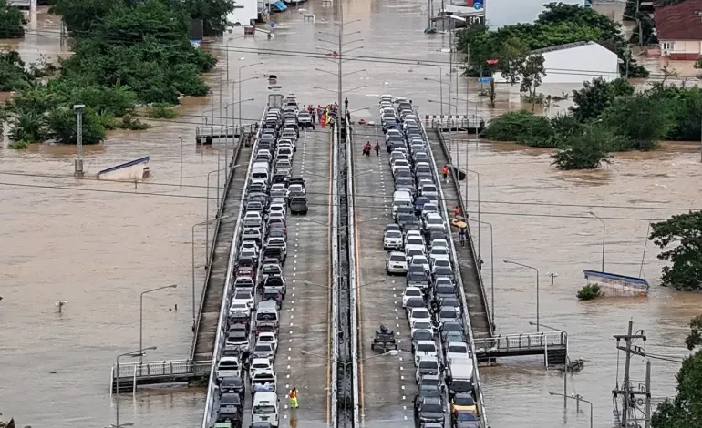 Southern Thailand declared disaster zone as deadly floods swamp Songkhla
